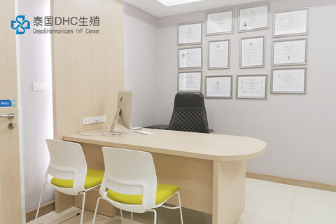 DHC的年齡逆襲檔案:從67歲準爸爸到34歲“時光膠囊”